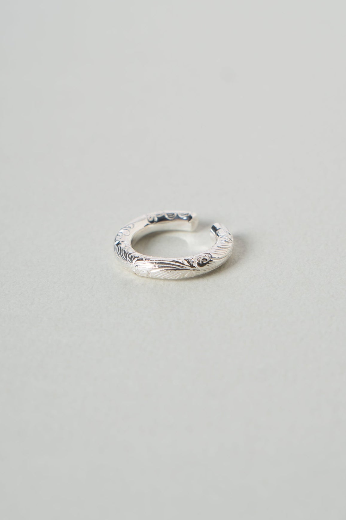 WAKAN SILVER SMITH Arabesque Round Ear cuff /Silver