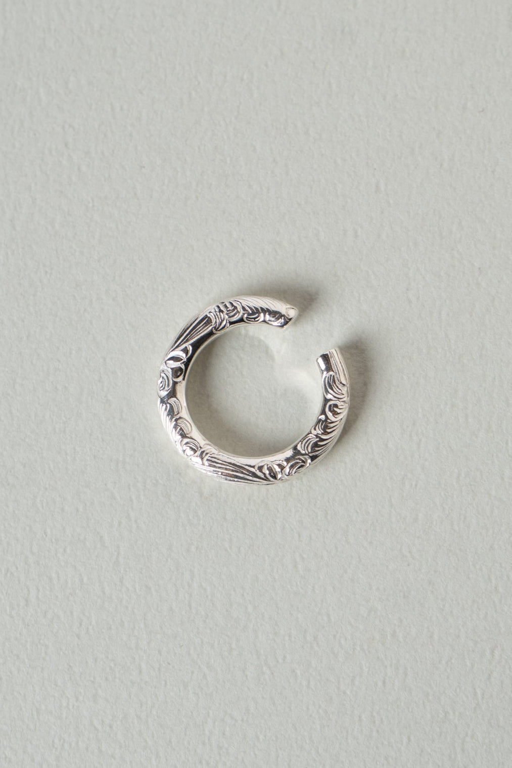 WAKAN SILVER SMITH Arabesque Round Ear cuff /Silver