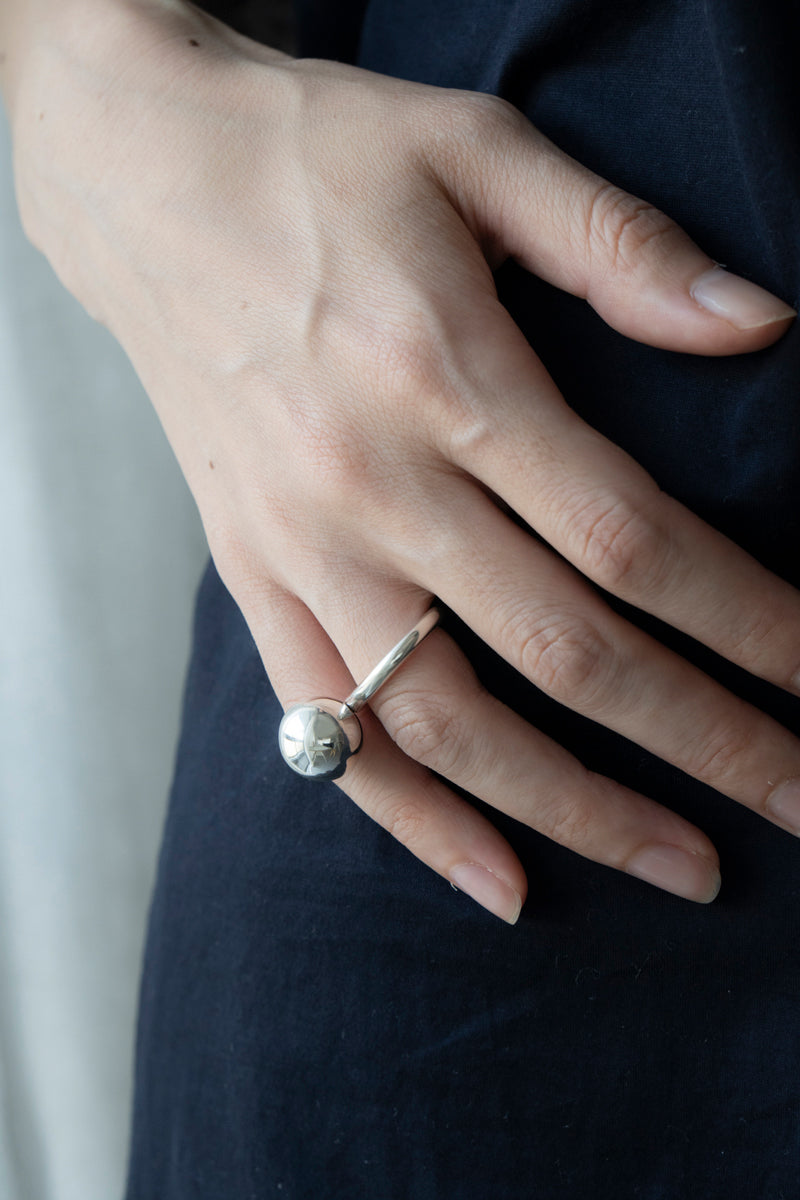 ANNIKAINEZ Pivot Sphere ring /SV