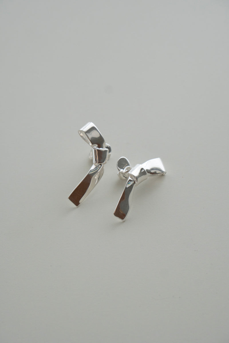 ANNIKAINEZ Cravat pierced earrings /SV 