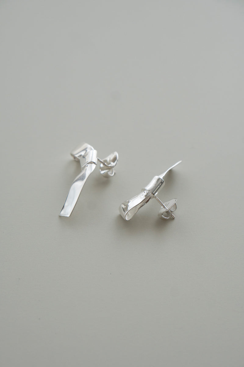 ANNIKAINEZ Cravat pierced earrings /SV 