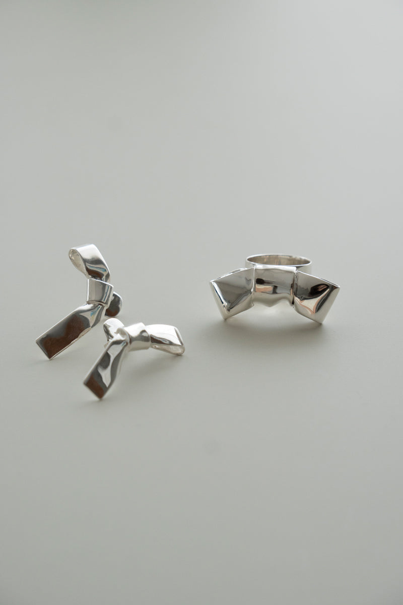 ANNIKAINEZ Cravat pierced earrings /SV 