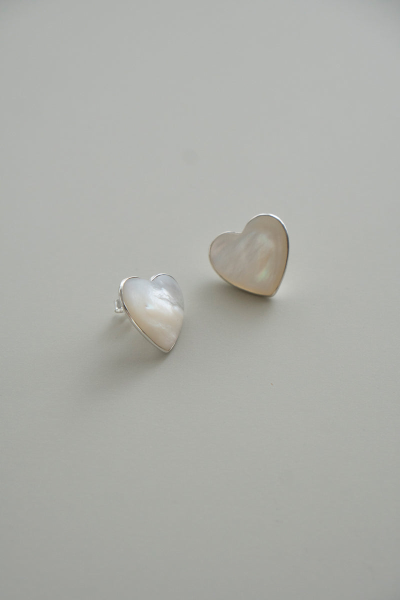 ANNIKAINEZ Mother of pearl heart pierced earrings SML/SV