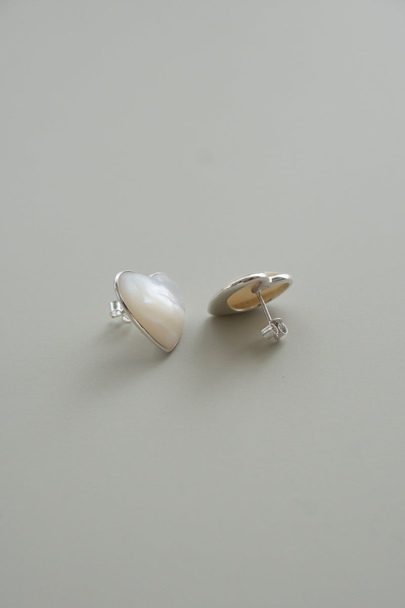 ANNIKAINEZ Mother of pearl heart pierced earrings SML/SV