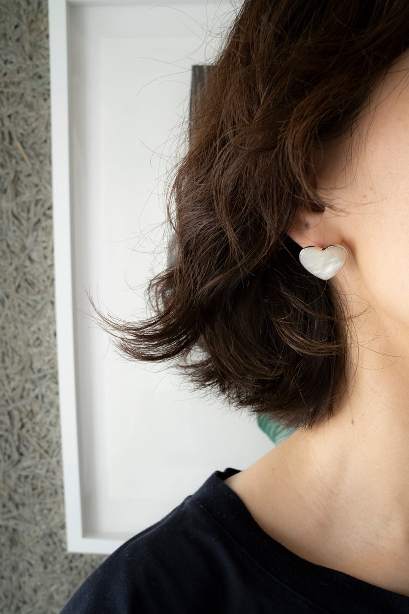 ANNIKAINEZ Mother of pearl heart pierced earrings SML/SV