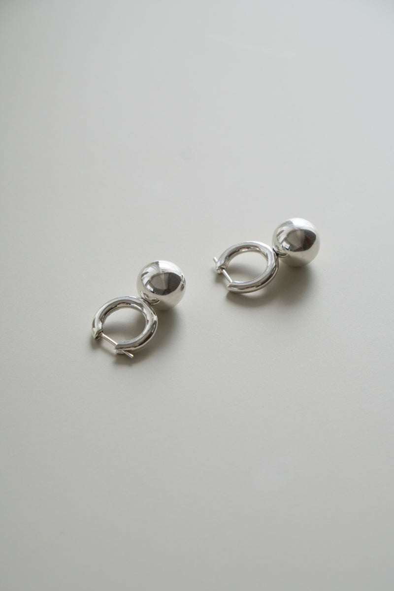 ANNIKAINEZ Pivot Sphere Hoop Pierced Earrings Lrg /SV