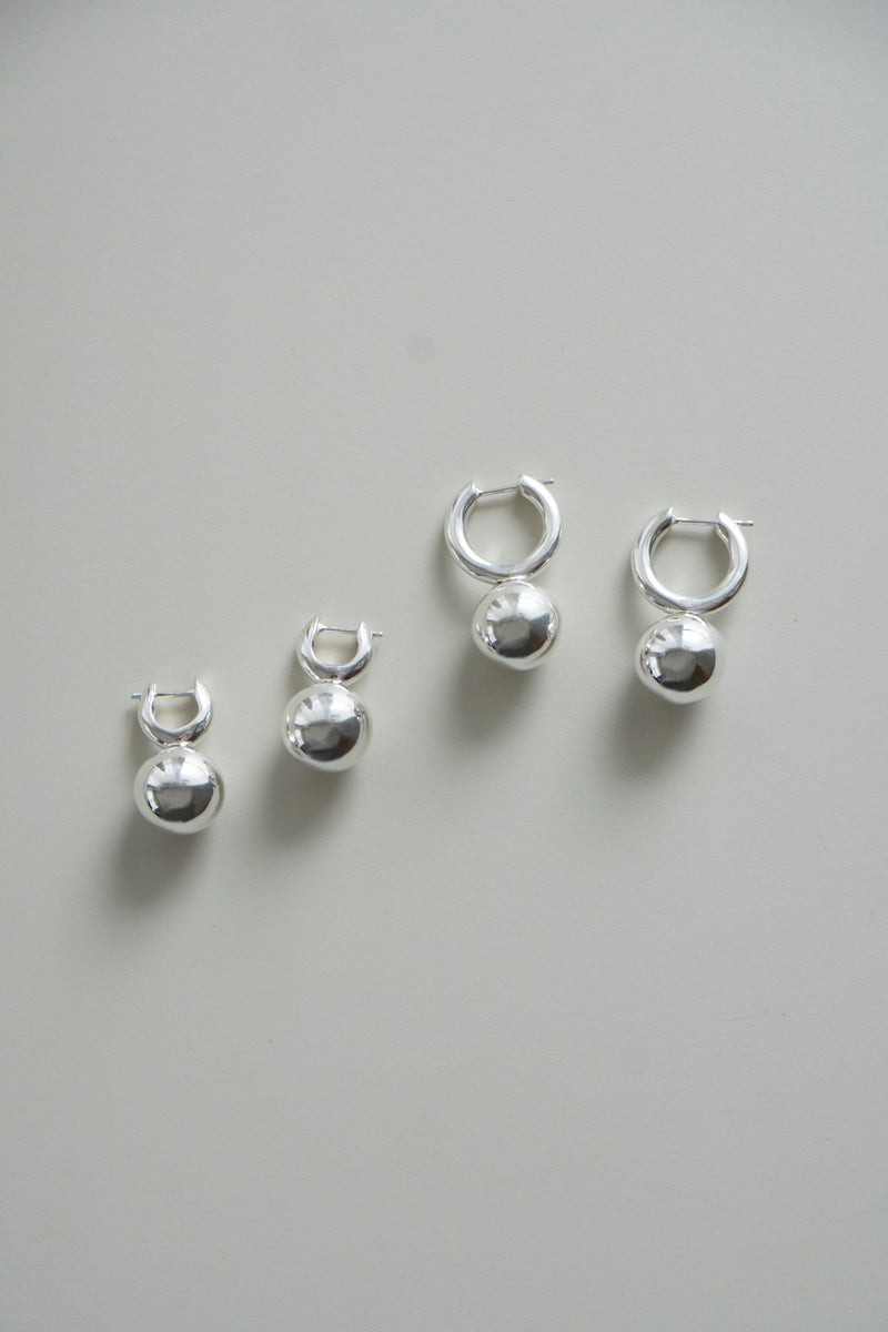 ANNIKAINEZ Pivot Sphere Hoop Pierced Earrings Lrg /SV