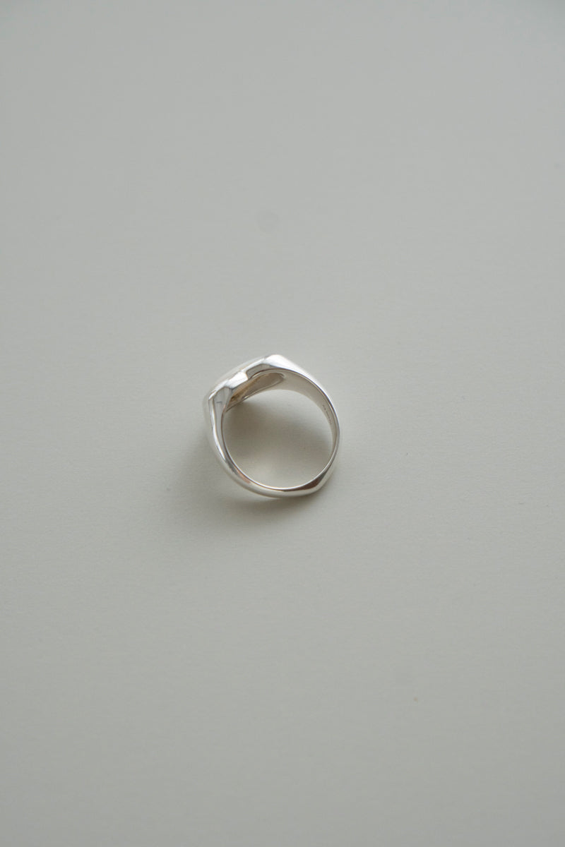 ANNIKAINEZ Mother of pearl heart ring SML/SV