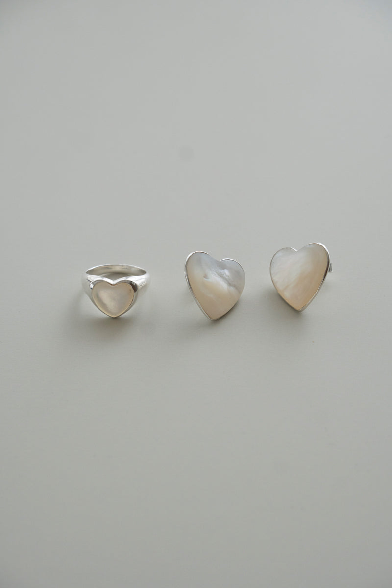 ANNIKAINEZ Mother of pearl heart ring SML/SV