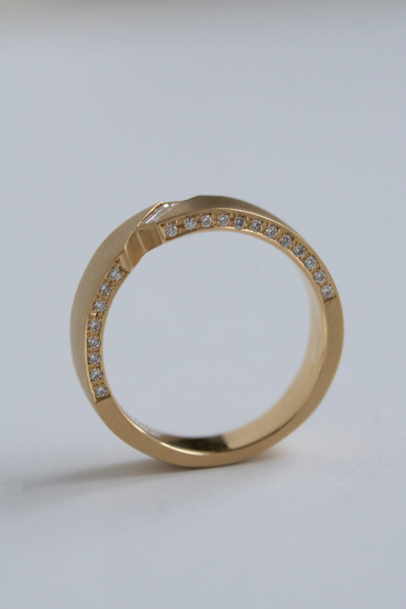 ALLIS Baguette & Melee Diamond Ring /K18