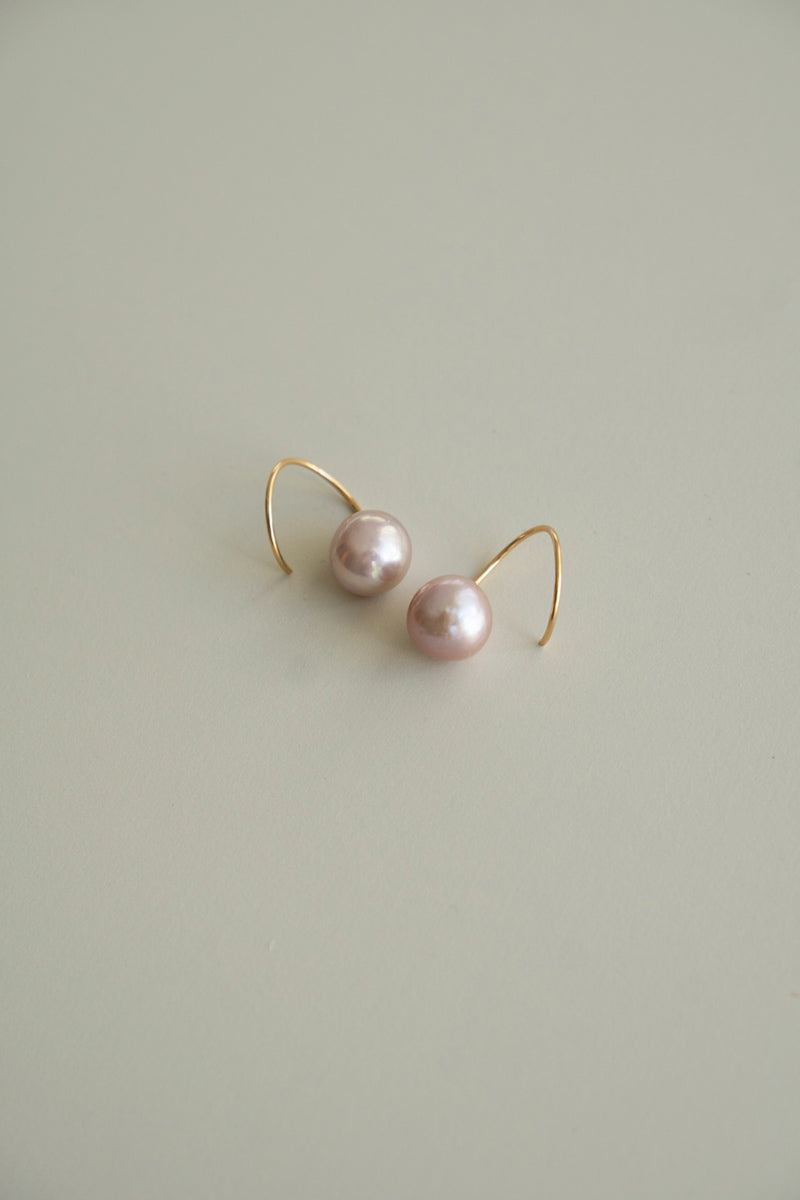 MINIMUMNUTS Fresh water pearl curl pair pierce PK Pearl curl pair pierce/K18