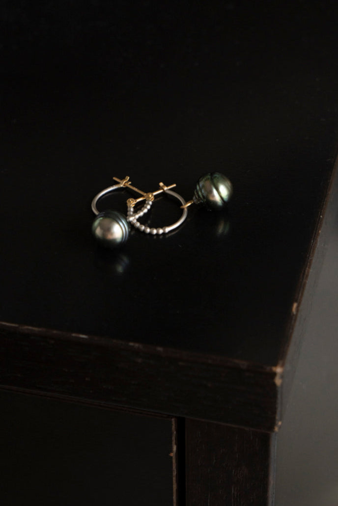 MINIMUMNUTS Black-Lip Baroque Pearl Hoop Pair Pierce /PT900*K18