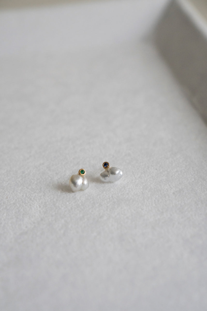 MINIMUMNUTS keshi pearl * emerald pierce B South sea poppy pearl earrings/K18