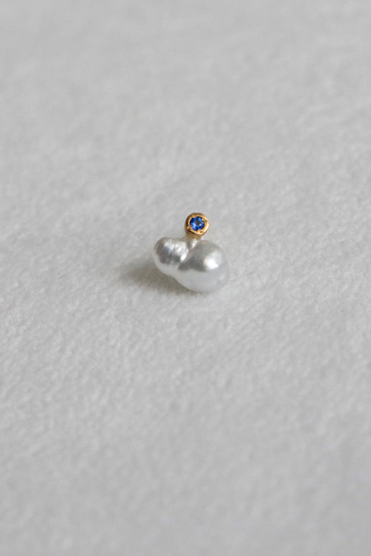 MINIMUMNUTS keshi pearl * blue sapphire pierce C South Sea keshi pearl pierce/K18
