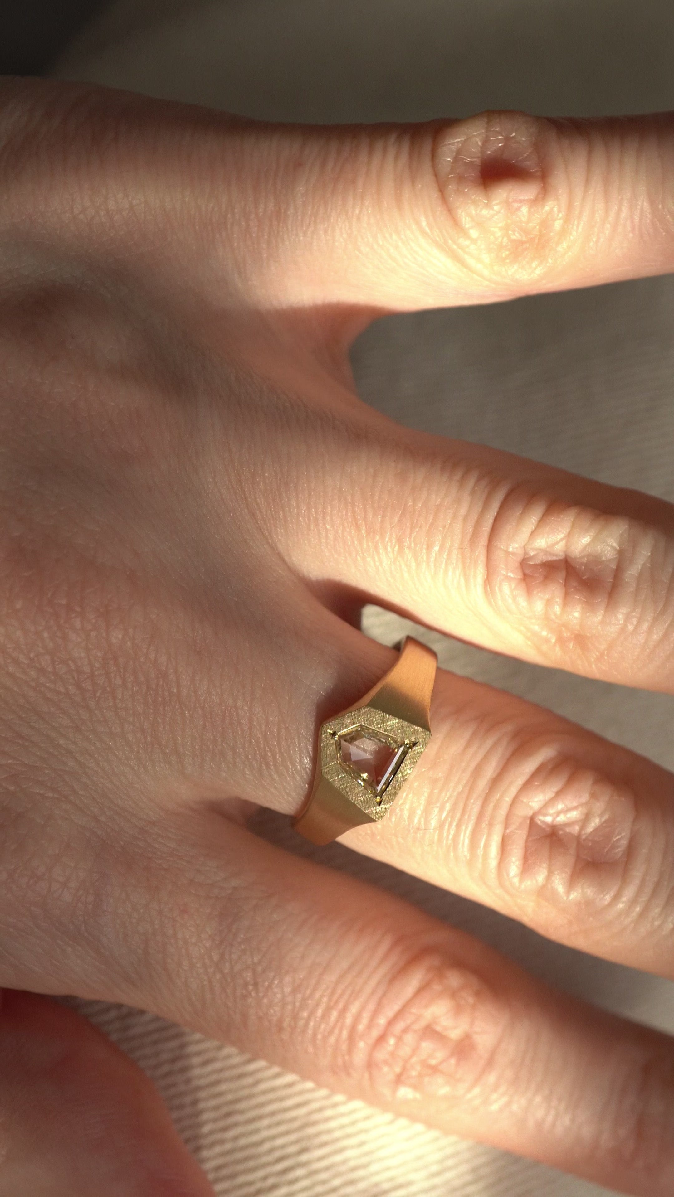 simmon Seta シモン セータ Portrait Cut Signet Ring ポートレート
