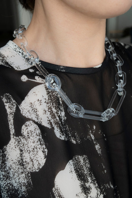 YAGA Glass chain mantel necklace Clear