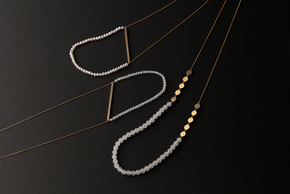 jaren Round parts quartz necklace