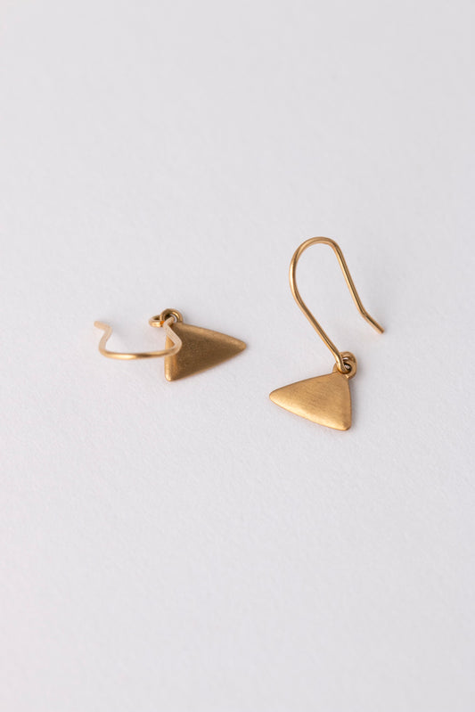 LANA ia lani FLAKES pierce Triangle earrings/K18