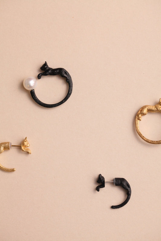 simmon cat earrings