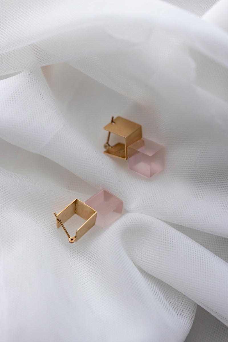 yull. CUBE rose quartz Pierce Rose quartz pierce/K10